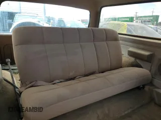 1989 Ford Bronco XL z VIN 1FMEU15N6KLA87551, wystawiony jako Copart lot #56662825 z przebiegiem 87 257 mil mil oraz Czysty tytuł • Clean title. Historia ofert i sprzedaży dostępna na DreamBid. Obrazek 11.