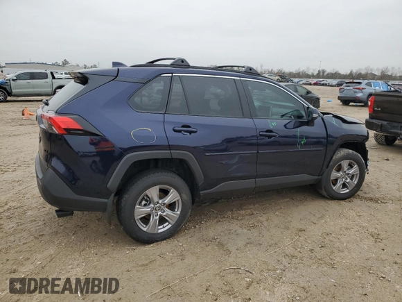 2025 Toyota RAV4 XLE with VIN 2T3W1RFVXSW368361, listed as a Copart auction lot 42827225 with 900 mi miles and Salvage Title. Bid and sale history available at carsss.com. Image 3.