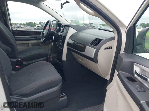2010 Dodge Grand Caravan SXT z VIN 2D4RN5D18AR247124, wystawiony jako IAAI lot #42257538 z przebiegiem 197 443 mil mil oraz . Historia ofert i sprzedaży dostępna na DreamBid. Obrazek 5.