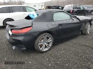 2025 BMW Z4 sDrive30i with VIN WBAHF3C06SWY43759, listed as a Copart auction lot 52188975 with 1,638 mi miles and Salvage Title. Bid and sale history available at carsss.com. Image 3.