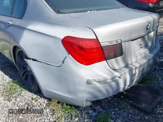 2013 BMW 7 Series 750Li z VIN WBAYE8C50DD133041, wystawiony jako IAAI lot #42280002 z przebiegiem Nie podano mil oraz . Historia ofert i sprzedaży dostępna na DreamBid. Obrazek 19.