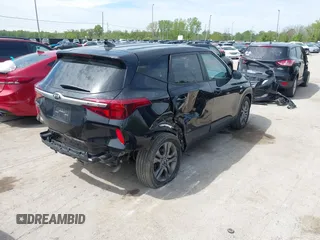 2021 Kia Seltos LX z VIN KNDEPCAA3M7071555, wystawiony jako IAAI lot #42210777 z przebiegiem 51 888 mil mil oraz . Historia ofert i sprzedaży dostępna na DreamBid. Obrazek 4.