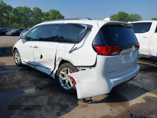 2020 Chrysler Pacifica Limited with VIN 2C4RC1GG1LR176086, listed as a IAAI auction lot 42255135 with 85,334 mi miles and . Bid and sale history available at DreamBid. Image 3.