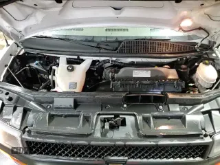 2018 Chevrolet Express Cargo z VIN 1GCWGBFP2J1342504, wystawiony jako Copart lot #51974265 z przebiegiem 113 460 mil mil oraz Czysty tytuł • Clean title. Historia ofert i sprzedaży dostępna na DreamBid. Obrazek 13.