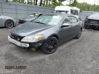 2005 Acura RL z VIN JH4KB16555C004884, wystawiony jako IAAI lot #42295358 z przebiegiem 233 438 mil mil oraz . Historia ofert i sprzedaży dostępna na DreamBid. Obrazek 2.
