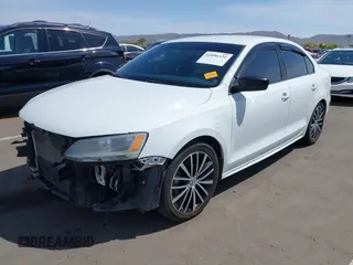 2016 Volkswagen Jetta Sport z VIN 3VWD17AJXGM394402, wystawiony jako IAAI lot #41896331 z przebiegiem 147 771 mil mil oraz . Historia ofert i sprzedaży dostępna na DreamBid. Obrazek 2.
