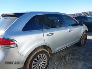 2014 Lincoln MKX with VIN 2LMDJ8JK3EBL15281, listed as a IAAI auction lot 41600646 with 201,995 mi miles. Bid and sale history available at carsss.com. Image 13.