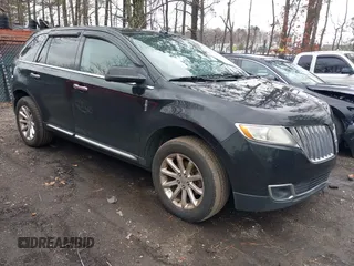 2011 Lincoln MKX with VIN 2LMDJ8JKXBBJ31869, listed as a IAAI auction lot 41710747 with 191,698 mi miles. Bid and sale history available at carsss.com. Image 1.