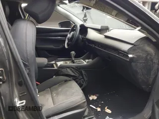 2024 Mazda 3 S Select Sport z VIN 3MZBPABMXRM432614, wystawiony jako IAAI lot #41654313 z przebiegiem Nie podano mil oraz . Historia ofert i sprzedaży dostępna na DreamBid. Obrazek 5.