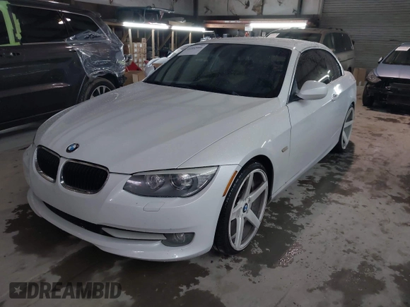 2012 BMW 3 Series 328i z VIN WBADW3C5XCE823077, wystawiony jako IAAI lot #41552466 z przebiegiem 133 228 mil mil oraz . Historia ofert i sprzedaży dostępna na DreamBid. Obrazek 19.