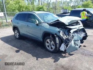 2021 Toyota RAV4 XLE with VIN JTMW1RFV8MD077146, listed as a IAAI auction lot 41970860 with 22,029 mi miles. Bid and sale history available at carsss.com. Image 1.
