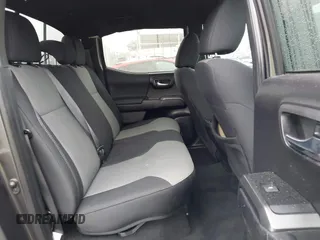 2020 Toyota Tacoma SR5 z VIN 3TMCZ5AN6LM323920, wystawiony jako IAAI lot #41885427 z przebiegiem 153 952 mil mil oraz . Historia ofert i sprzedaży dostępna na DreamBid. Obrazek 8.
