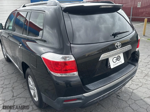 2011 Toyota Highlander with VIN 5TDZK3EH9BS035430, listed as a Copart auction lot 49536445 with 107,345 mi miles and Clean Title. Bid and sale history available at carsss.com. Image 3.