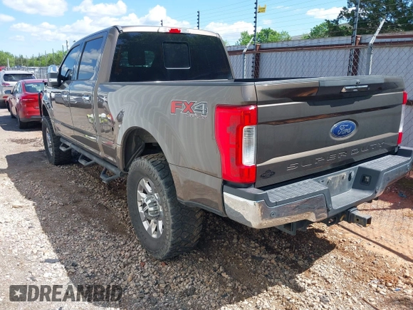 2017 Ford F-250 Lariat z VIN 1FT7W2BTXHEB51281, wystawiony jako IAAI lot #42094810 z przebiegiem 120 633 mil mil oraz . Historia ofert i sprzedaży dostępna na DreamBid. Obrazek 3.