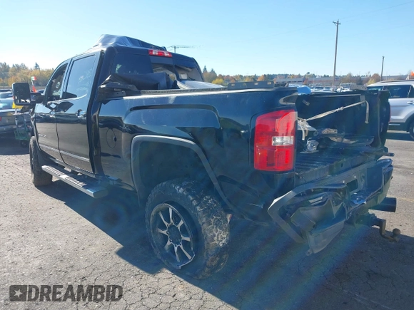 2019 GMC Sierra 2500HD Denali with VIN 1GT12SEY1KF225472, listed as a IAAI auction lot 40802703 with 1 mi miles. Bid and sale history available at carsss.com. Image 3.