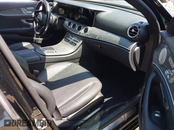 2021 Mercedes-Benz E 350 with VIN W1KZF8DBXMA873518, listed as a IAAI auction lot 42191630 with 55,006 mi miles and . Bid and sale history available at DreamBid. Image 5.