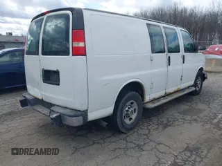 2015 GMC Savana Cargo Van with VIN 1GTW7FCF4F1900721, listed as a IAAI auction lot 41721202 with 228,699 mi miles. Bid and sale history available at carsss.com. Image 4.