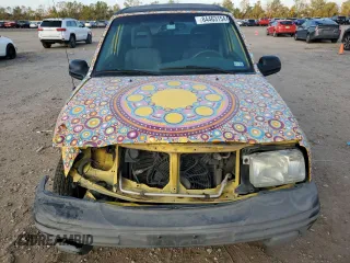 2003 Chevrolet Tracker z VIN 2CNBE18C136928311, wystawiony jako Copart lot #84463154 z przebiegiem 118 195 mil mil oraz Szkoda całkowita • Salvage title. Historia ofert i sprzedaży dostępna na DreamBid. Obrazek 5.