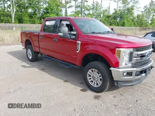 2019 Ford F-250 XL z VIN 1FT7W2B60KEC57384, wystawiony jako IAAI lot #42355105 z przebiegiem 99 354 mil mil oraz . Historia ofert i sprzedaży dostępna na DreamBid. Obrazek 1.