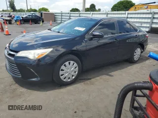 2017 Toyota Camry XLE z VIN 4T1BF1FK1HU781648, wystawiony jako Copart lot #57141715 z przebiegiem 70 437 mil mil oraz Szkoda całkowita • Salvage title. Historia ofert i sprzedaży dostępna na DreamBid. Obrazek 1.