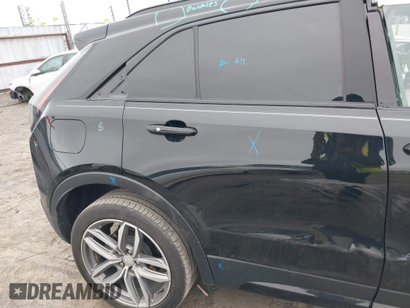 2019 Cadillac XT4 FWD Sport z VIN 1GYFZER49KF178096, wystawiony jako IAAI lot #41611247 z przebiegiem 37 971 mil mil oraz . Historia ofert i sprzedaży dostępna na DreamBid. Obrazek 19.