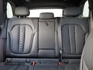 2023 BMW X5 M z VIN 5YMJU0C02P9N97072, wystawiony jako Copart lot #88469815 z przebiegiem 22 395 mil mil oraz Szkody całkowita. Historia ofert i sprzedaży dostępna na DreamBid. Obrazek 10.