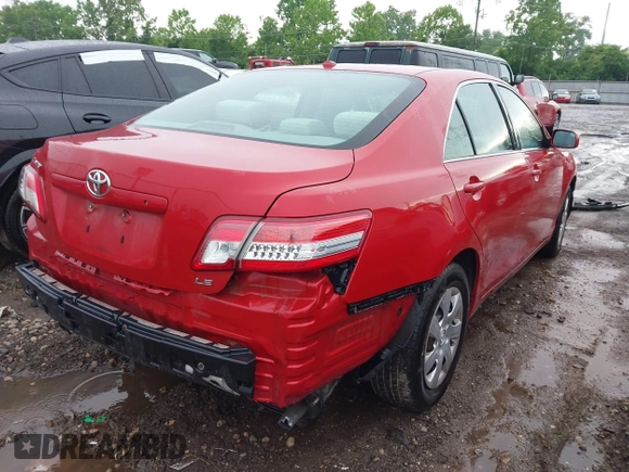 2011 Toyota Camry LE z VIN 4T1BF3EKXBU716690, wystawiony jako IAAI lot #42388917 z przebiegiem 184 053 mil mil oraz . Historia ofert i sprzedaży dostępna na DreamBid. Obrazek 4.