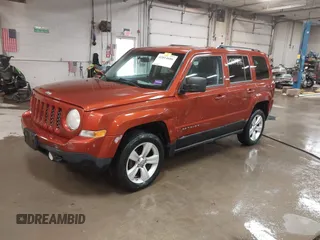 2012 Jeep Patriot Latitude z VIN 1C4NJRFB8CD578232, wystawiony jako IAAI lot #42014686 z przebiegiem 111 712 mil mil oraz . Historia ofert i sprzedaży dostępna na DreamBid. Obrazek 2.