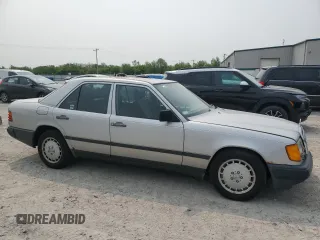 1989 Mercedes-Benz 300 E z VIN WDBEA30D7KA942808, wystawiony jako Copart lot #59315945 z przebiegiem 121 727 mil mil oraz Czysty tytuł • Clean title. Historia ofert i sprzedaży dostępna na DreamBid. Obrazek 4.
