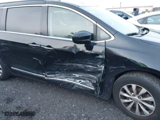 2019 Chrysler Pacifica Touring L with VIN 2C4RC1BG2KR526198, listed as a IAAI auction lot 41229993 with 46,639 mi miles. Bid and sale history available at carsss.com. Image 6.