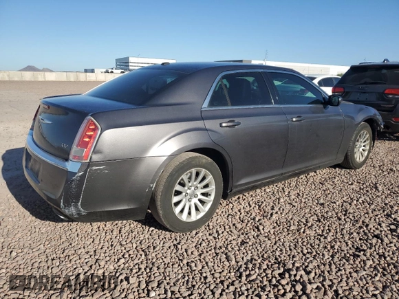 2014 Chrysler 300 z VIN 2C3CCAAG7EH255371, wystawiony jako Copart lot #54427245 z przebiegiem 166 049 mil mil oraz Szkoda całkowita • Salvage title. Historia ofert i sprzedaży dostępna na DreamBid. Obrazek 3.