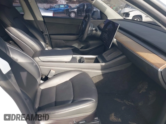 2022 Tesla Model Y Long Range z VIN 7SAYGDEE0NF435252, wystawiony jako IAAI lot #41449612 z przebiegiem 48 671 mil mil oraz . Historia ofert i sprzedaży dostępna na DreamBid. Obrazek 5.