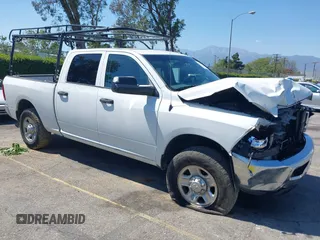 2017 Ram 2500 Tradesman z VIN 3C6UR4CJ0HG587687, wystawiony jako IAAI lot #42225541 z przebiegiem 46 211 mil mil oraz . Historia ofert i sprzedaży dostępna na DreamBid. Obrazek 1.