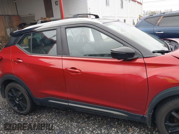 2020 Nissan Kicks SR with VIN 3N1CP5DV4LL565762, listed as a IAAI auction lot 40889527 with 98,722 mi miles. Bid and sale history available at carsss.com. Image 13.
