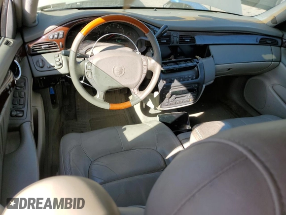 2001 Cadillac DeVille DHS z VIN 1G6KE57Y21U250470, wystawiony jako Copart lot #57334785 z przebiegiem 66 703 mil mil oraz Tytuł czysty. Historia ofert i sprzedaży dostępna na DreamBid. Obrazek 8.
