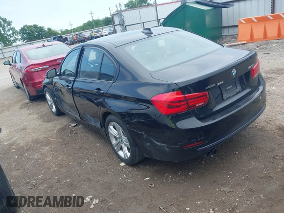 2016 BMW 3 Series 328i xDrive z VIN WBA8E3G59GNT26073, wystawiony jako IAAI lot #42337925 z przebiegiem 110 149 mil mil oraz . Historia ofert i sprzedaży dostępna na DreamBid. Obrazek 3.