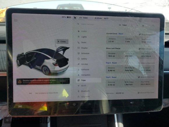 2019 Tesla Model 3 Mid Range z VIN 5YJ3E1EA7KF326727, wystawiony jako Copart lot #56243505 z przebiegiem 49 009 mil mil oraz Szkoda całkowita • Salvage title. Historia ofert i sprzedaży dostępna na DreamBid. Obrazek 9.