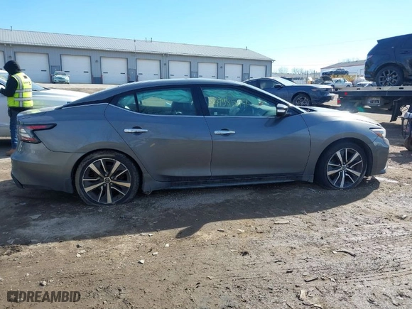 2019 Nissan Maxima S with VIN 1N4AA6AV0KC373884, listed as a IAAI auction lot 41585114 with 190,811 mi miles. Bid and sale history available at carsss.com. Image 13.