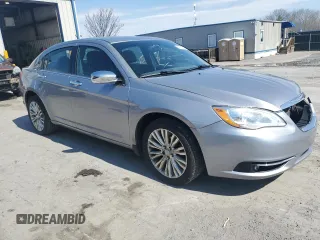 2013 Chrysler 200 Limited with VIN 1C3CCBCG6DN543455, listed as a Copart auction lot 52881035 with 105,722 mi miles and Salvage Title. Bid and sale history available at carsss.com. Image 4.