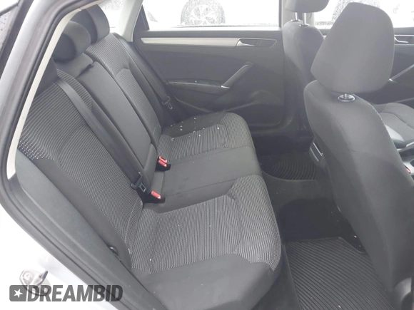 2017 Volkswagen Passat S z VIN 1VWAT7A38HC064419, wystawiony jako IAAI lot #42156027 z przebiegiem 81 062 mil mil oraz . Historia ofert i sprzedaży dostępna na DreamBid. Obrazek 8.