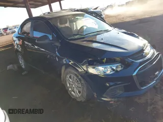 2017 Chevrolet Sonic LS z VIN 1G1JB5SG9H4172563, wystawiony jako IAAI lot #41398834 z przebiegiem Nie podano mil oraz . Historia ofert i sprzedaży dostępna na DreamBid. Obrazek 1.