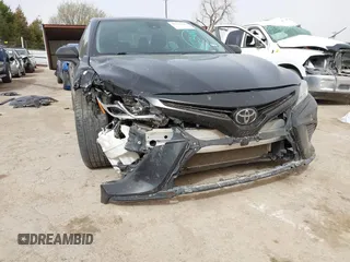 2019 Toyota Camry LE z VIN 4T1B11HK6KU805252, wystawiony jako IAAI lot #41787833 z przebiegiem 85 196 mil mil oraz . Historia ofert i sprzedaży dostępna na DreamBid. Obrazek 6.