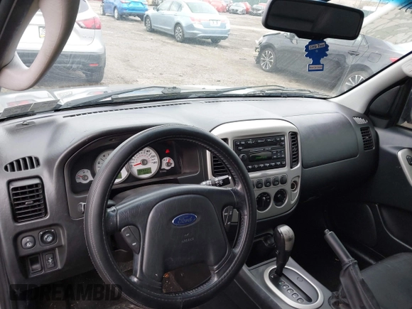 2007 Ford Escape Limited with VIN 1FMCU94147KB59008, listed as a IAAI auction lot 41751991 with 162,907 mi miles. Bid and sale history available at carsss.com. Image 14.