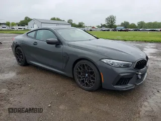 2020 BMW M8 z VIN WBSAE0C07LCD25423, wystawiony jako Copart lot #58272065 z przebiegiem 102 346 mil mil oraz Czysty tytuł • Clean title. Historia ofert i sprzedaży dostępna na DreamBid. Obrazek 4.