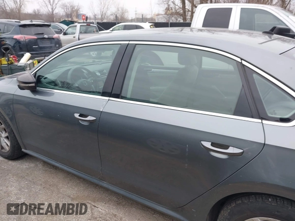 2016 Volkswagen Passat S z VIN 1VWAS7A31GC052520, wystawiony jako IAAI lot #41547408 z przebiegiem 129 730 mil mil oraz . Historia ofert i sprzedaży dostępna na DreamBid. Obrazek 14.