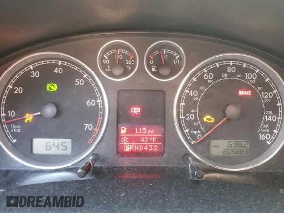 2004 Volkswagen Passat GLX with VIN WVWRH63B94P106041, listed as a Copart auction lot 45535185 with 205,883 mi miles and Salvage title. Bid and sale history available at DreamBid. Image 9.
