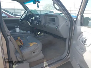 2000 Chevrolet Silverado 3500 z VIN 1GCHK33J0YF437640, wystawiony jako IAAI lot #41796214 z przebiegiem 139 411 mil mil oraz . Historia ofert i sprzedaży dostępna na DreamBid. Obrazek 5.