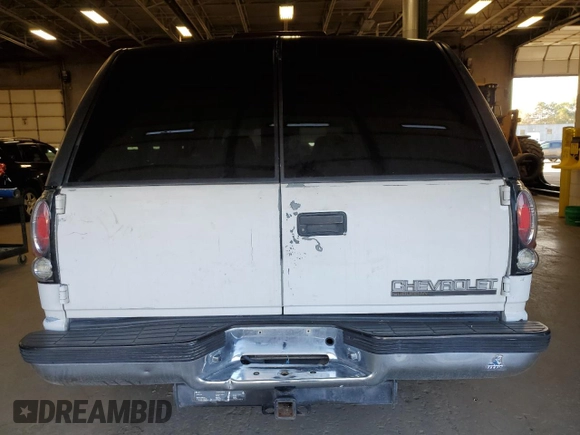 1998 Chevrolet Suburban with VIN 1GNEC16R3WJ314003, listed as a Copart auction lot 78271654 with 283,661 mi miles and Clean Title. Bid and sale history available at carsss.com. Image 6.