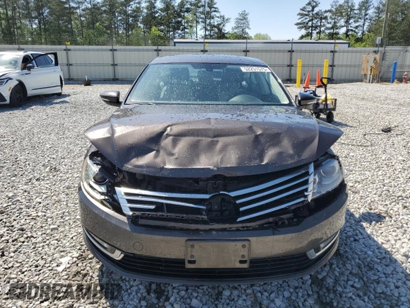 2013 Volkswagen CC Sport Plus z VIN WVWBP7AN7DE515951, wystawiony jako Copart lot #52251575 z przebiegiem 121 414 mil mil oraz Szkody całkowita. Historia ofert i sprzedaży dostępna na DreamBid. Obrazek 5.