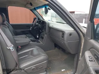 2004 Chevrolet Silverado 1500 Z71 with VIN 2GCEK19T241269498, listed as a IAAI auction lot 41636131 with 328,964 mi miles. Bid and sale history available at carsss.com. Image 5.